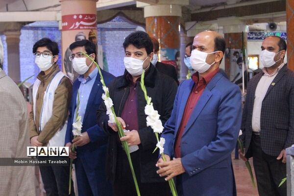 غبارروبی و عطر افشانی قبور مطهر شهدای بوشهر