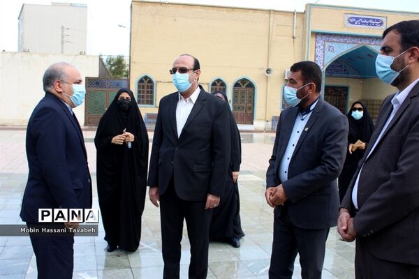 غبارروبی و عطر افشانی قبور مطهر شهدای بوشهر