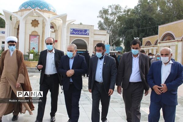 غبارروبی و عطر افشانی قبور مطهر شهدای بوشهر