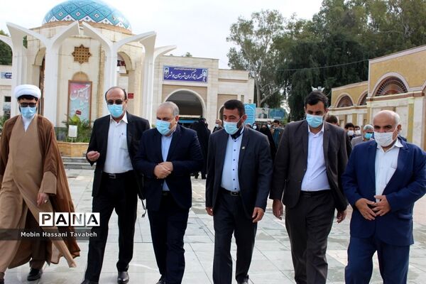 غبارروبی و عطر افشانی قبور مطهر شهدای بوشهر