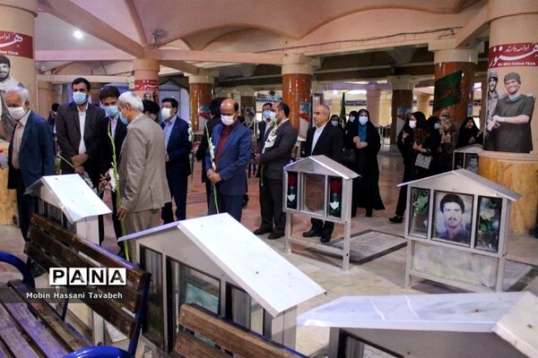 غبارروبی و عطر افشانی قبور مطهر شهدای بوشهر
