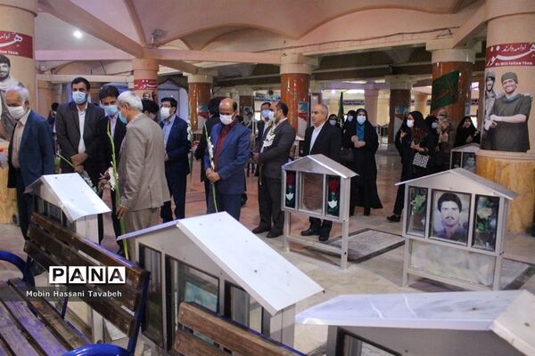 غبارروبی و عطر افشانی قبور مطهر شهدای بوشهر