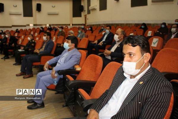 تجلیل از طلایه‌داران تربیت در بوشهر