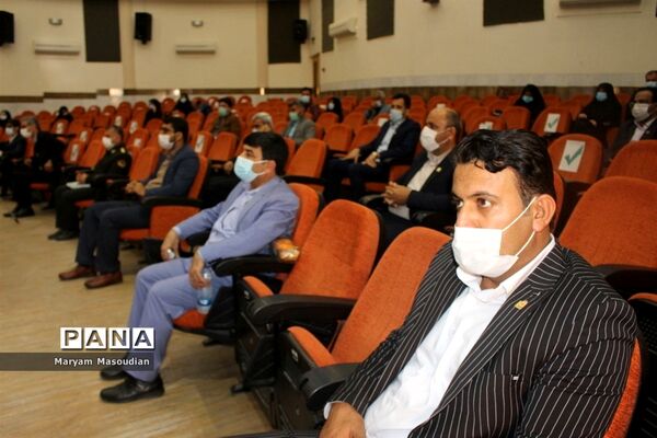تجلیل از طلایه‌داران تربیت در بوشهر