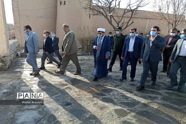 غبار روبی مزار شهدای گمنام شهر اسدیه با حضور استاندارخراسان جنوبی