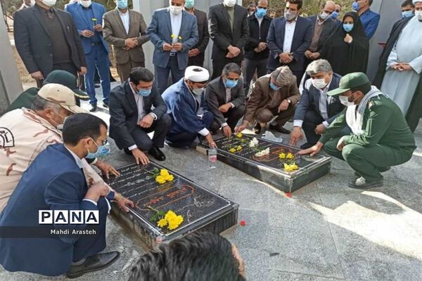 غبار روبی مزار شهدای گمنام شهر اسدیه با حضور استاندارخراسان جنوبی