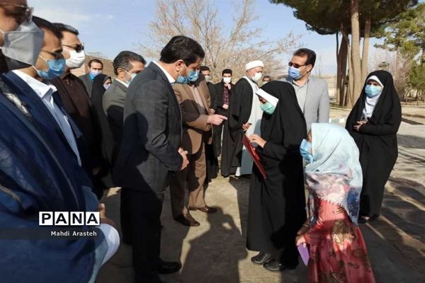 غبار روبی مزار شهدای گمنام شهر اسدیه با حضور استاندارخراسان جنوبی