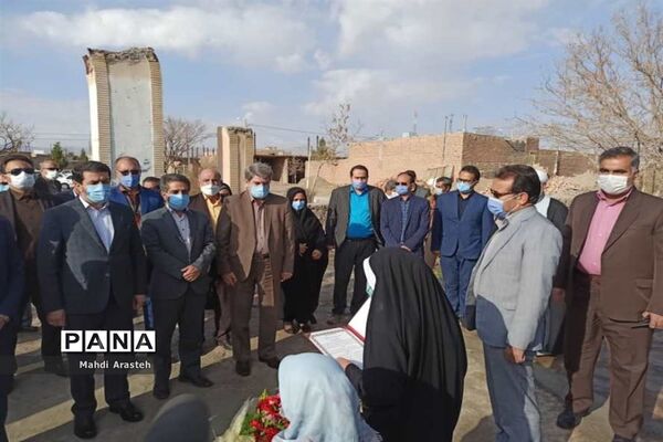 غبار روبی مزار شهدای گمنام شهر اسدیه با حضور استاندارخراسان جنوبی