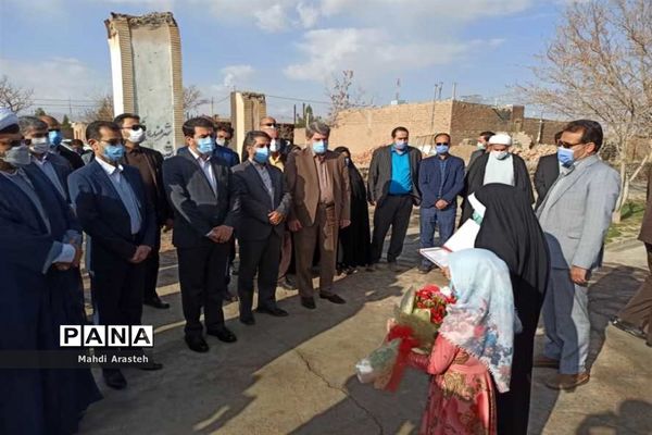 غبار روبی مزار شهدای گمنام شهر اسدیه با حضور استاندارخراسان جنوبی