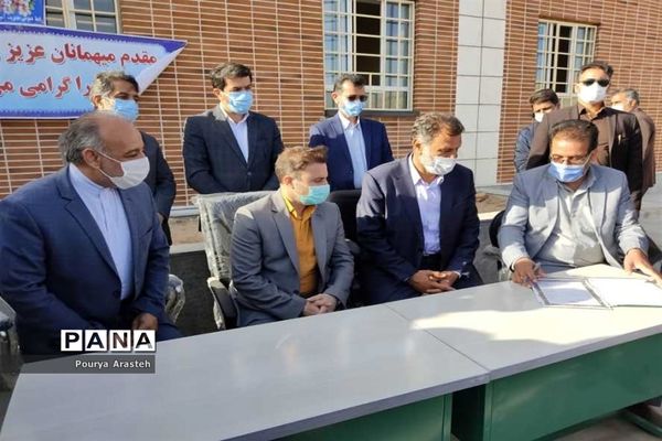 انعقاد تفاهم نامه آموزشگاه 3 کلاسه روستای اسلام آباد شهرستان درمیان