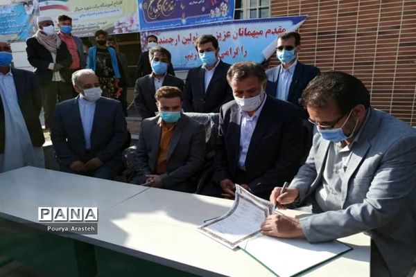انعقاد تفاهم نامه آموزشگاه 3 کلاسه روستای اسلام آباد شهرستان درمیان
