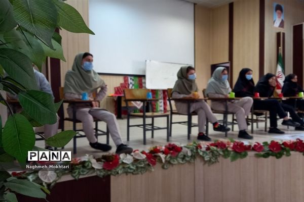 تمرین گروه سرود نمایشی پیشتازان به‌مناسبت هفته تربیت اسلامی و امور تربیتی