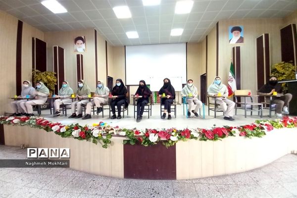 تمرین گروه سرود نمایشی پیشتازان به‌مناسبت هفته تربیت اسلامی و امور تربیتی