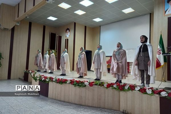 تمرین گروه سرود نمایشی پیشتازان به‌مناسبت هفته تربیت اسلامی و امور تربیتی