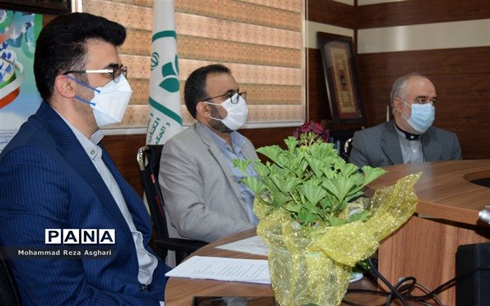 در تربیت دانش آموزان همه ارکان مدرسه دخیل هستند