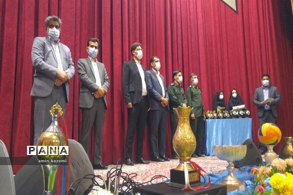 آیین تجلیل از قهرمانان و مدال آوران مسابقات ورزشی آموزشگاه‌های کشور در داراب