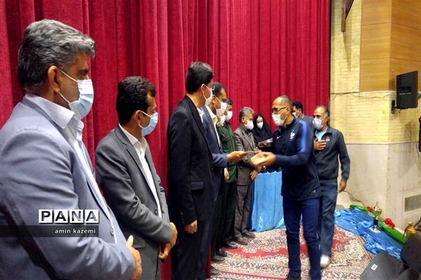 آیین تجلیل از قهرمانان و مدال آوران مسابقات ورزشی آموزشگاه‌های کشور در داراب
