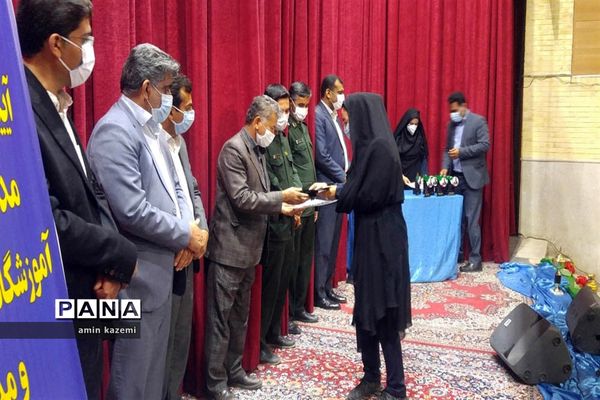 آیین تجلیل از قهرمانان و مدال آوران مسابقات ورزشی آموزشگاه‌های کشور در داراب