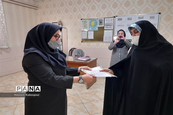 تقدیر از مربیان پرورشی 112 مدرسه منطقه 16 به مناسبت هفته تربیت اسلامی