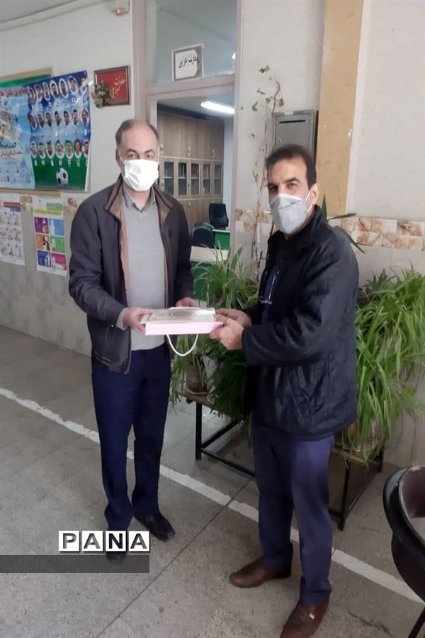 تجلیل از همکاران حوزه پرورشی و تربیت بدنی مدارس منطقه ۱۷