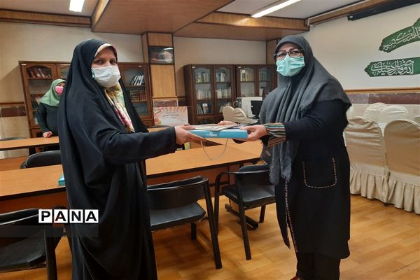 تجلیل از همکاران حوزه پرورشی و تربیت بدنی مدارس منطقه ۱۷