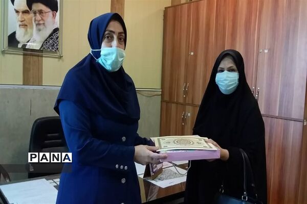 تجلیل از همکاران حوزه پرورشی و تربیت بدنی مدارس منطقه ۱۷
