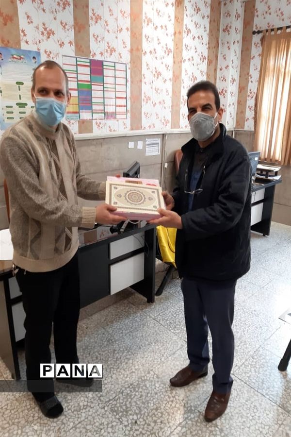 تجلیل از همکاران حوزه پرورشی و تربیت بدنی مدارس منطقه ۱۷