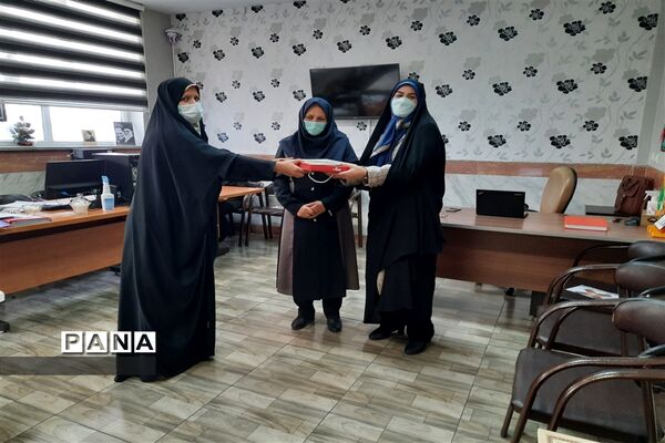 تجلیل از همکاران حوزه پرورشی و تربیت بدنی مدارس منطقه ۱۷