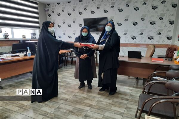 تجلیل از همکاران حوزه پرورشی و تربیت بدنی مدارس منطقه ۱۷