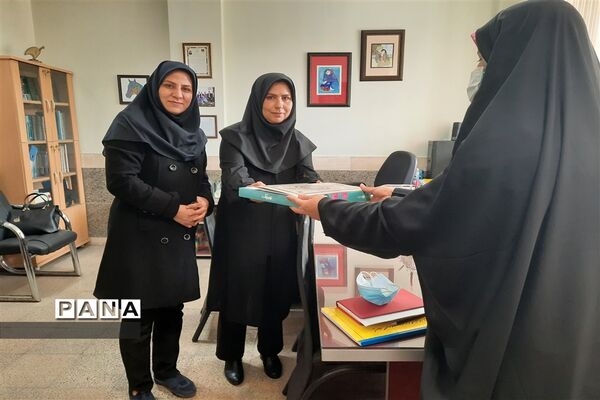 تجلیل از همکاران حوزه پرورشی و تربیت بدنی مدارس منطقه ۱۷
