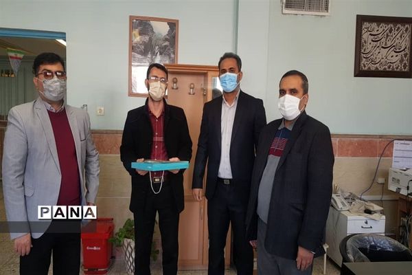 تجلیل از همکاران حوزه پرورشی و تربیت بدنی مدارس منطقه ۱۷