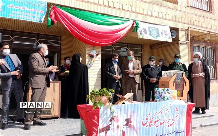 در شهرستان درگز 60 گوشی هوشمند به دانش آموزان نیازمند اهدا شده است