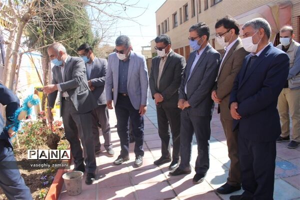 نواختن زنگ جشن نیکوکاری  در استان اصفهان