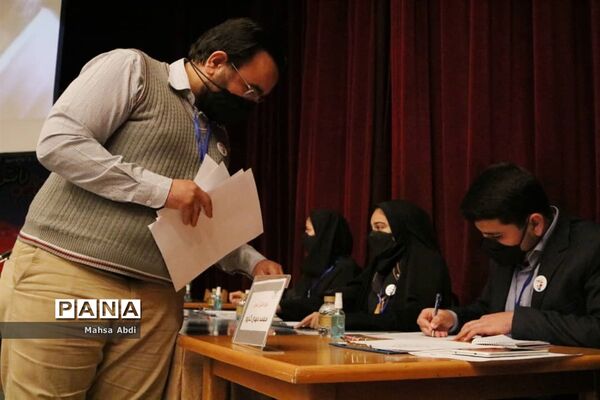 برگزاری مرحله نهایی نخستین دوره مسابقات مناظره دانش‌آموزی فارس