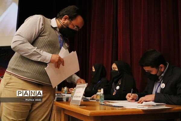 برگزاری مرحله نهایی نخستین دوره مسابقات مناظره دانش‌آموزی فارس