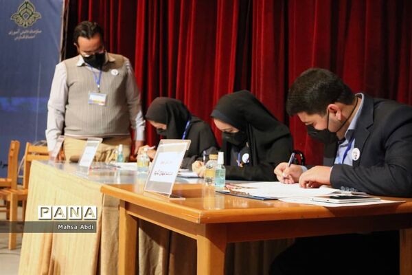برگزاری مرحله نهایی نخستین دوره مسابقات مناظره دانش‌آموزی فارس
