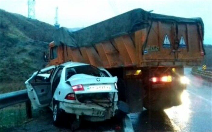 تصادف در اتوبان؛ کامیون واژگون شد