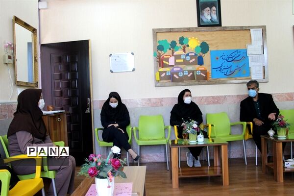 دیدار صمیمی مدیرسازمان دانش‌آموزی خراسان جنوبی با مدیر و معاونان دبستان علامه حلی