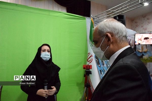 بازدید وزیر آموزش و پرورش از نمایشگاه دستاوردهای آذربایجان شرقی