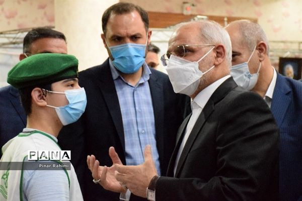 بازدید وزیر آموزش و پرورش از نمایشگاه دستاوردهای آذربایجان شرقی