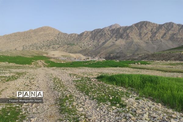 صعود فرهنگیان باغملک به قله ریز گر رشته کوه زاگرس