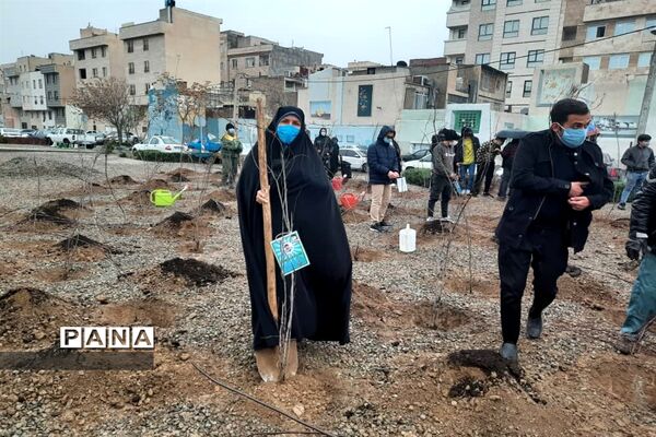 کاشت نهال ایثار به نیابت شهدا در روز شهدا