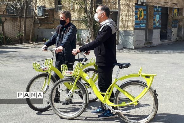 غرس نهال در هنرستان ایثار ناحیه یک شهرری به مناسبت هفته منابع طبیعی