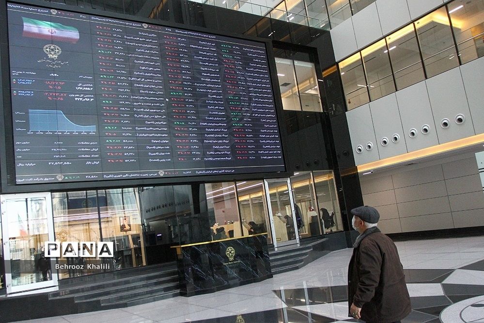 افت  ۳۳۰۰ واحدی شاخص کل بورس