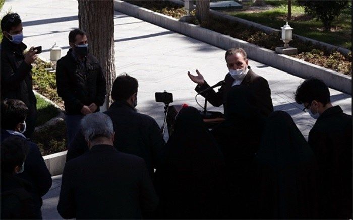 واعظی: نباید خودمان را تحریم کنیم