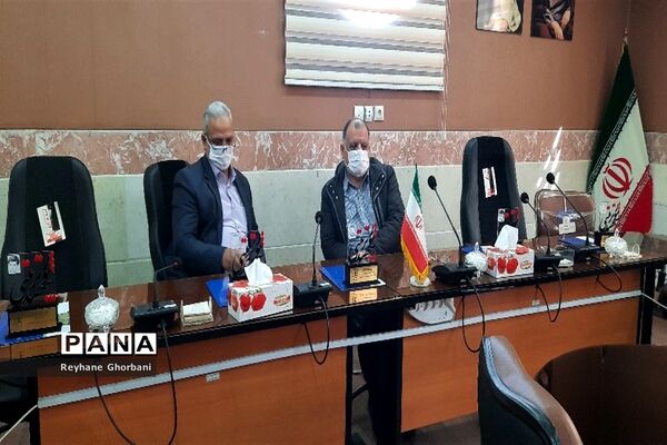 تجلیل از خانواده شهیدان در آموزش و پرورش رباط کریم