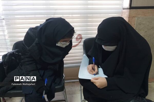 مناظره دانش‌آموزان مناطق 10 و 5 شهر تهران