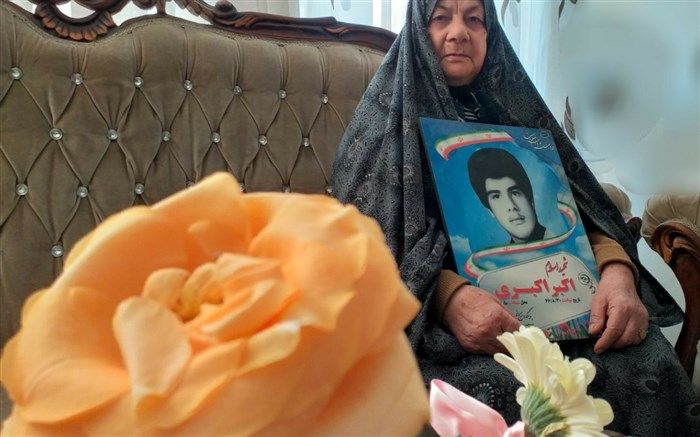 مادری به وسعت آسمان و زمین