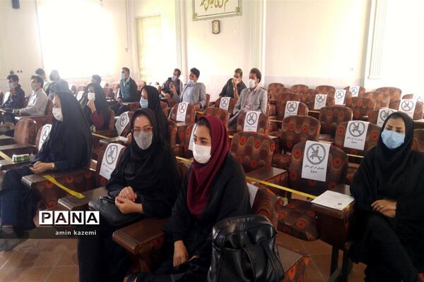 تجلیل از معلمان  و برگزیدگان آثار برتر جشنواره تولید محتوای الکترونیکی درس تربیت بدنی در داراب