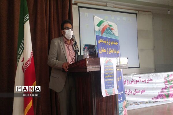 تجلیل از معلمان  و برگزیدگان آثار برتر جشنواره تولید محتوای الکترونیکی درس تربیت بدنی در داراب